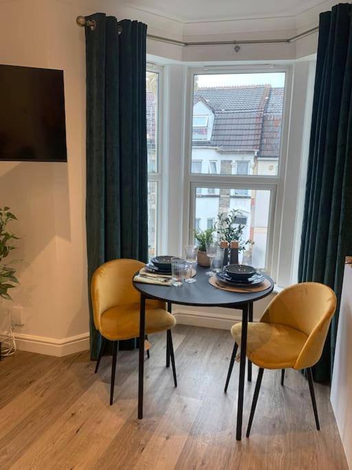 Alto - Lovely 2 Bedroom Serviced Apartment Bristol By Mint Stays Exteriör bild
