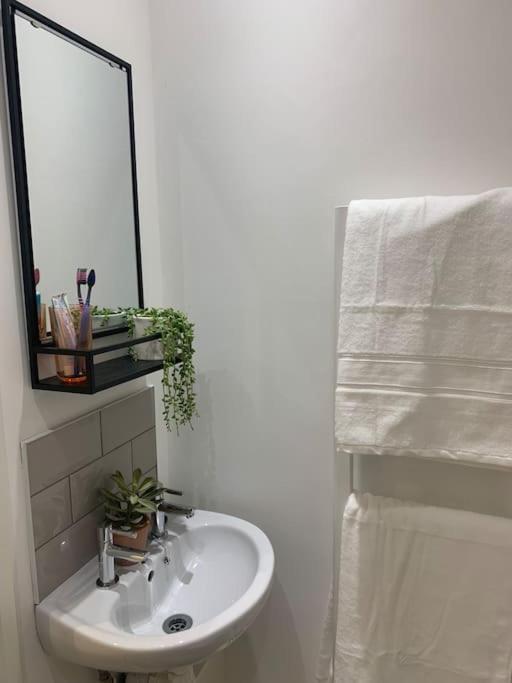 Alto - Lovely 2 Bedroom Serviced Apartment Bristol By Mint Stays Exteriör bild